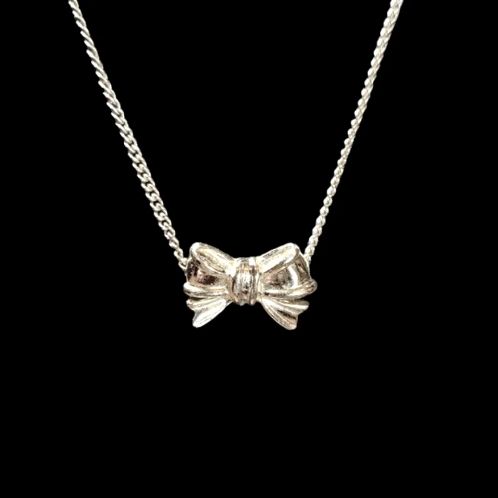 Small Silver Plated Cute Bow Necklace Like New Very Shiny! - Picture 3 of 6
